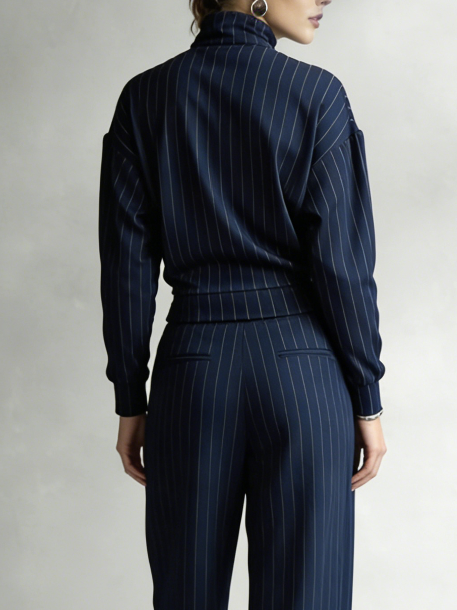 Højhalset sæt med lynlås i striber